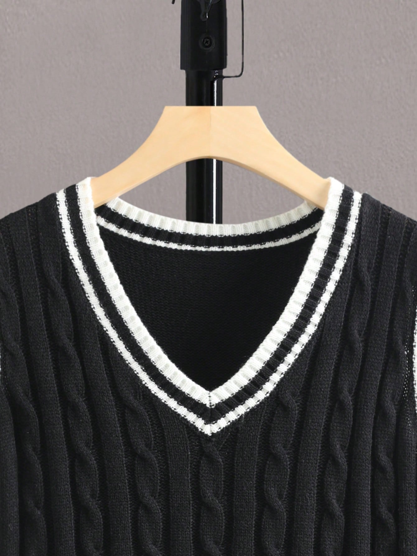 Manfinity Homme Contrast Striped Trim V-Neck Cable Knit Casual Sweater Vest for Men, Fall Winter