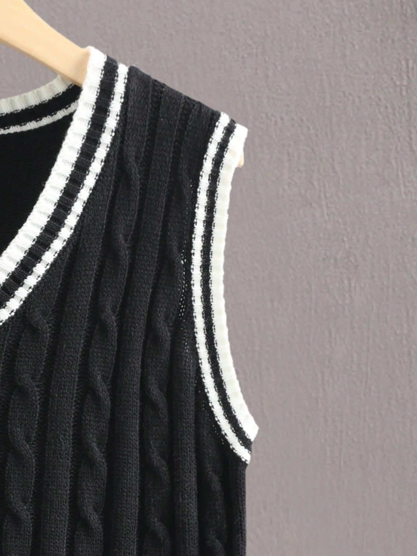 Manfinity Homme Contrast Striped Trim V-Neck Cable Knit Casual Sweater Vest for Men, Fall Winter